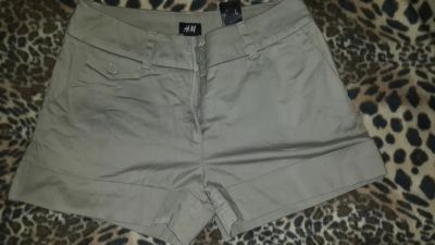 Лот: 3824626. Фото: 1. Шорты H&M оливкогового цвета... Брюки, шорты