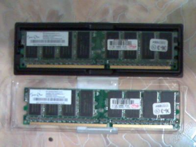 Лот: 775232. Фото: 1. 2 оперативки по 256 МВ DDR-400MHz-CL3... Оперативная память