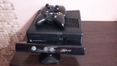Лот: 10459962. Фото: 1. Xbox 360 + 2 джойстика + кинект. Игровые приставки, консоли