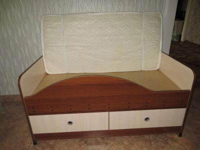 Лот: 7731767. Фото: 1. Кровать детская с матрацем (повторно... Детские кровати и кроватки