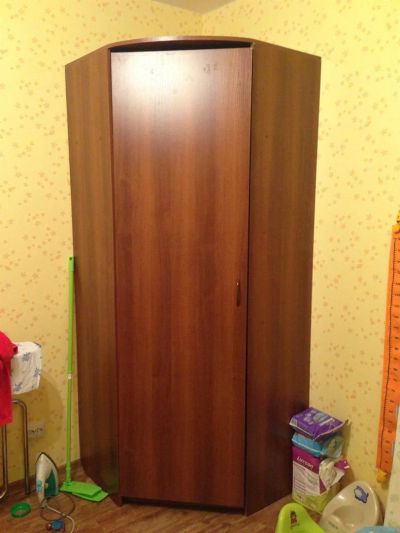 Лот: 3045951. Фото: 1. Угловой шкаф, цвет орех. Шкафы, шкафы-купе