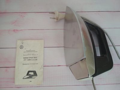 Лот: 11608586. Фото: 1. Утюг советский УТ 1000. Утюги, парогенераторы, отпариватели
