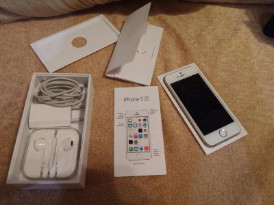 Лот: 4552068. Фото: 1. iPhone 5S | 16Gb, LTE, цвет: Золотой... Смартфоны