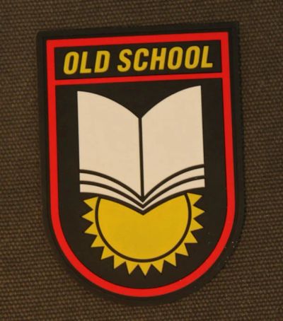 Лот: 13856225. Фото: 1. Нашивка "Old School" (Белый с... Другое (аксессуары)