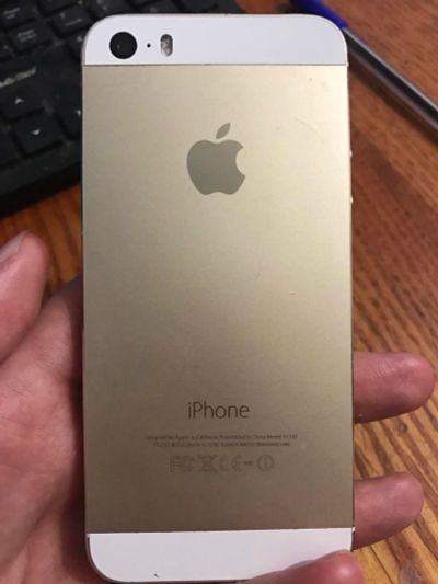 Лот: 9623838. Фото: 1. iPhone 5s Gold,16gb A1533. Смартфоны