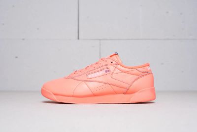 Лот: 11617636. Фото: 1. кроссовки Reebok Classic Leather. Кеды, кроссовки, слипоны
