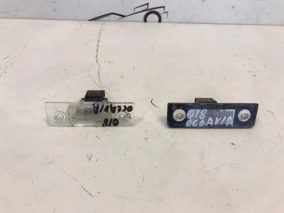 Лот: 21708365. Фото: 1. подсветка номера Skoda Octavia... Двигатель и элементы двигателя