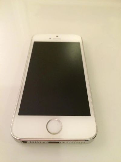 Лот: 5416948. Фото: 1. Телефон iPhone 5s Silver 32Gb. Смартфоны
