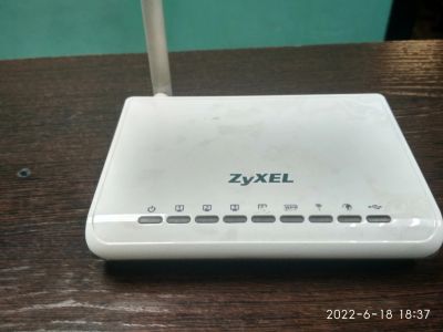 Лот: 19171974. Фото: 1. Wi-Fi роутер Zyxel Keenetic Giga. Маршрутизаторы (роутеры)