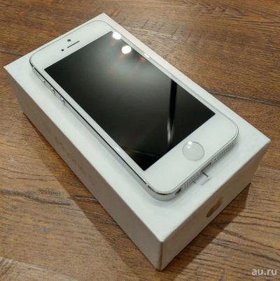Лот: 9855127. Фото: 1. iPhone 5 16Gb White. Смартфоны