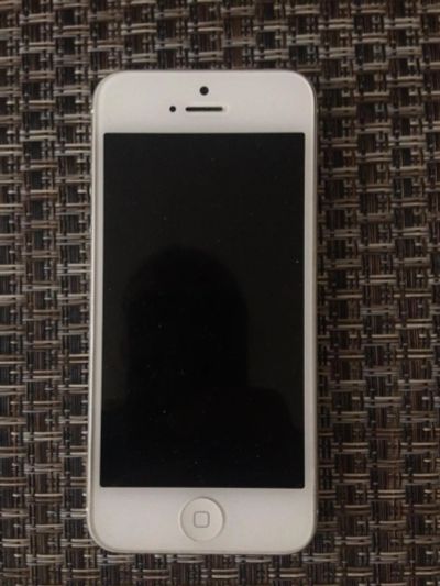 Лот: 8942163. Фото: 1. iPhone 5. Кнопочные мобильные телефоны