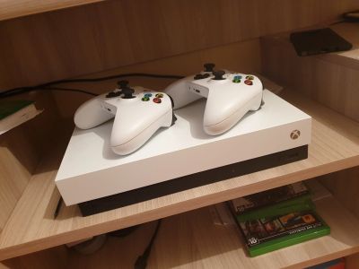 Лот: 14986565. Фото: 1. Xbox one x. Игровые приставки, консоли