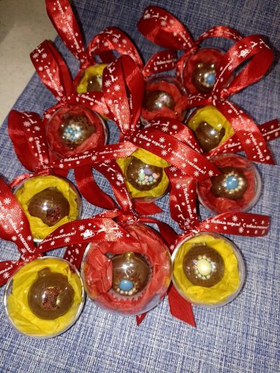 Лот: 21081232. Фото: 1. Шоколадный ëлочный шарик. Подарок... Шоколад, конфеты