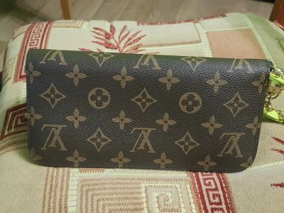 Лот: 24900937. Фото: 1. Louis Vuitton Кошелек. Бумажники, кошельки, портмоне