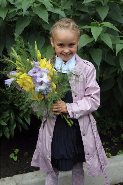 Лот: 9805592. Фото: 1. Плащ девочке 7-8 лет. Верхняя одежда