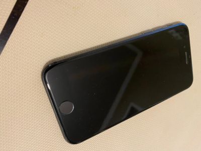 Лот: 17099605. Фото: 1. IPhone 8 64GB Space Gray. Смартфоны
