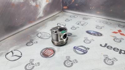 Лот: 23589327. Фото: 1. Поршень Audi A6 AFB 059107066E. Двигатель и элементы двигателя