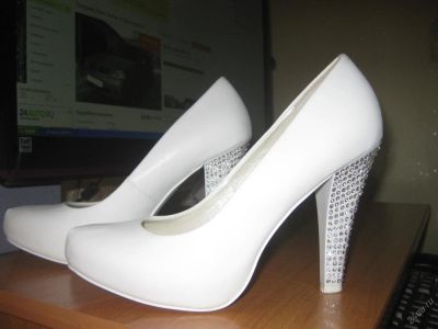 Лот: 7894338. Фото: 1. Белые свадебные туфли натуральная... Туфли для невесты