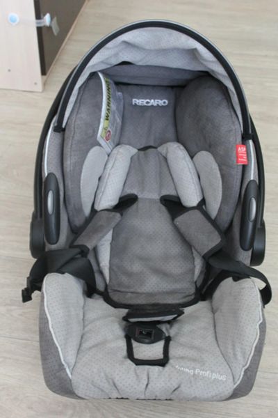 Лот: 6130630. Фото: 1. Автокресло - переноска Recaro... Детские автокресла