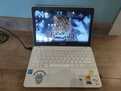 Лот: 20277838. Фото: 1. Нетбук Asus x205ta. Ноутбуки