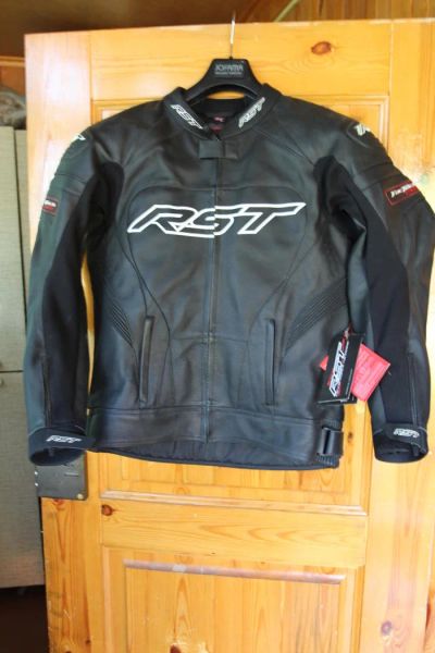 Лот: 4317850. Фото: 1. Мотокуртка RST TracTECH EVO чер... Аксессуары