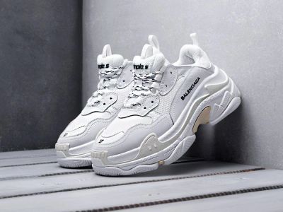 Лот: 17096230. Фото: 1. Кроссовки Balenciaga Triple S... Кеды, кроссовки, слипоны