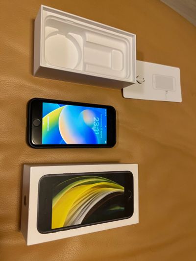 Лот: 20741216. Фото: 1. iPhone SE 2020 128gb черный. Смартфоны