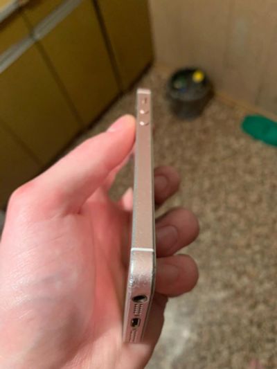 Лот: 15925032. Фото: 1. Продам iPhone se 32g. Смартфоны