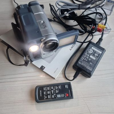 Лот: 18713711. Фото: 1. Цифровая видеокамера Sony DCR-TRV255E. Цифровые компактные