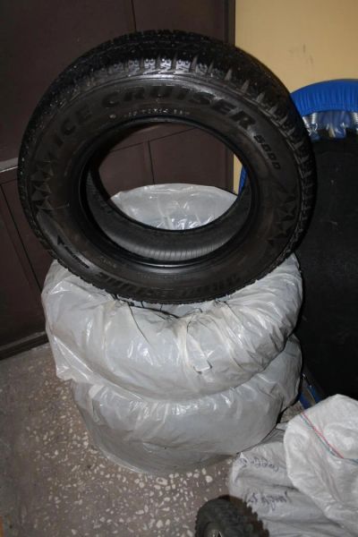 Лот: 4611613. Фото: 1. Bredgestone Ice Cruiser 185/70R14... Шины