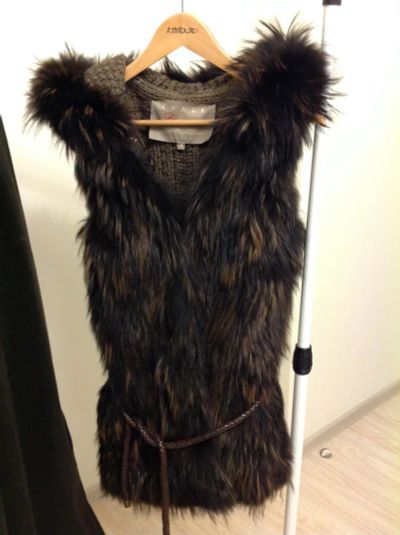 Лот: 9977647. Фото: 1. Продам меховой жилет от Couture... Верхняя одежда