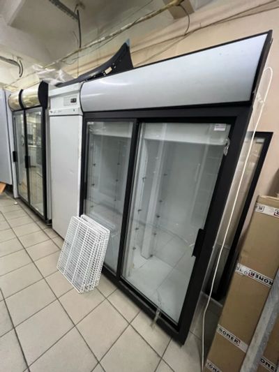 Лот: 23502429. Фото: 1. Холодильный шкаф для напитков... Холодильное