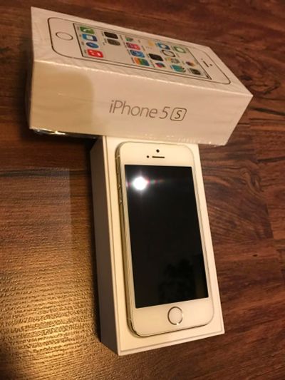 Лот: 9084533. Фото: 1. Iphone 5S Gold Золотой 16Gb оригинал... Смартфоны