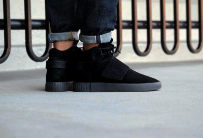 Лот: 10796249. Фото: 1. Кроссовки Adidas Tubular Invader... Кеды, кроссовки, слипоны