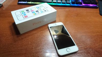 Лот: 17269544. Фото: 1. IPhone 5s gold 32gb. Смартфоны