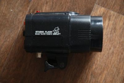 Лот: 14469909. Фото: 1. Сломанная вспышка Grifon. Вспышки, осветители, рассеиватели