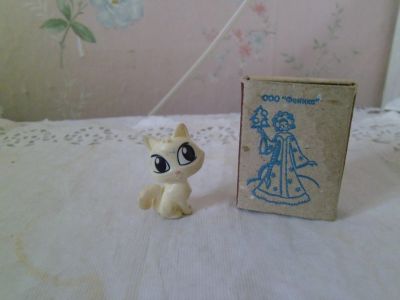 Лот: 11927237. Фото: 1. Беленький котёнок. Игрушки