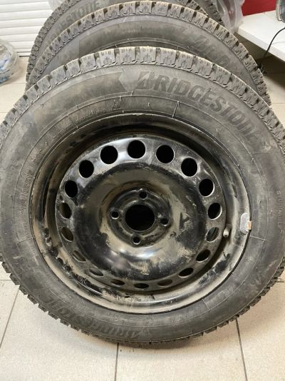 Лот: 16997911. Фото: 1. Колеса Bridgestone Ice Cruiser... Шины на дисках