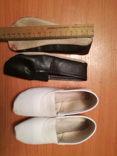 Лот: 10990239. Фото: 1. Обувь детская: чешки чёрные кожаные... Другое (обувь)