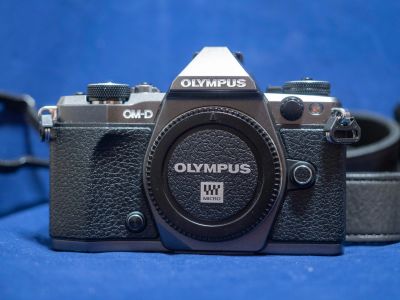 Лот: 17233915. Фото: 1. Olympus O-MD E-M5 II (титан) как... Цифровые беззеркальные со сменной оптикой