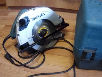 Лот: 18178053. Фото: 1. Пила циркулярная Makita 5704R. Электроинструмент