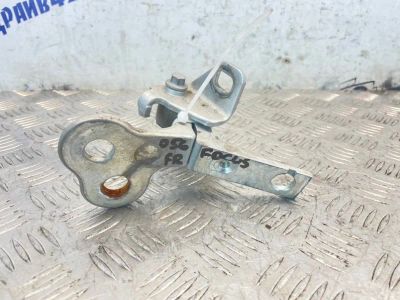 Лот: 25305352. Фото: 1. кронштейн двери Ford Focus CB8. Двигатель и элементы двигателя