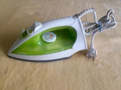 Лот: 8741330. Фото: 1. Утюг Tefal Primagliss белый+зеленый. Утюги, парогенераторы, отпариватели