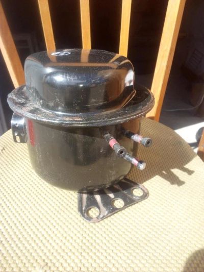 Лот: 11355671. Фото: 1. Компрессор для холодильника. Запчасти для остальной бытовой техники