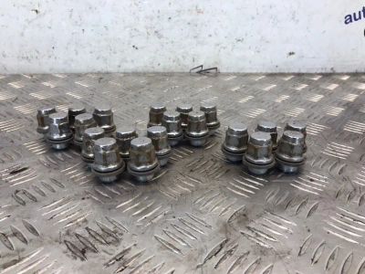 Лот: 24347124. Фото: 1. гайки колесные toyota corolla... Двигатель и элементы двигателя