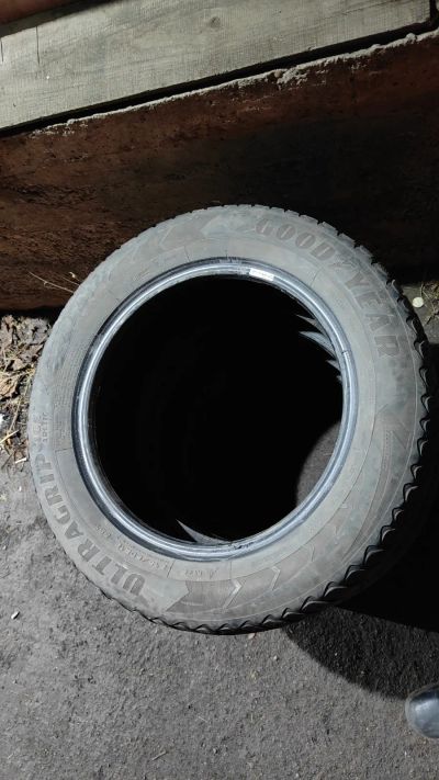 Лот: 24399043. Фото: 1. Шины 215/60R16 Goodyear ultragrip. Шины