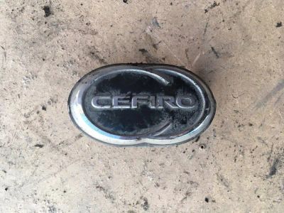 Лот: 21718844. Фото: 1. эмблема Nissan Cefiro A32. Двигатель и элементы двигателя