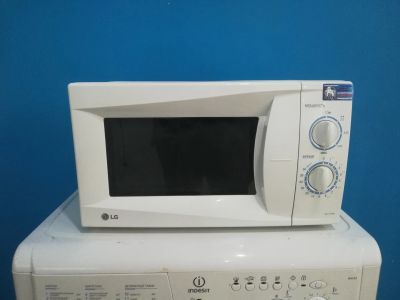 Лот: 20724284. Фото: 1. Микроволновая печь LG MS-1724W... Микроволновки, мини-печи