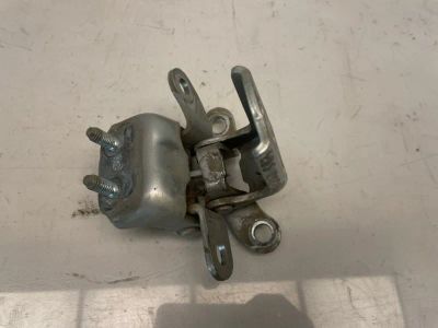 Лот: 21702815. Фото: 1. кронштейн двери Toyota Corolla... Двигатель и элементы двигателя