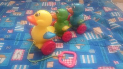 Лот: 6993188. Фото: 1. Музыкальная игрушка Утка-каталка. Музыкальные